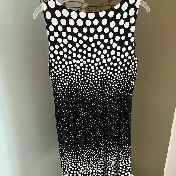 Dress - Picture 4 of 6